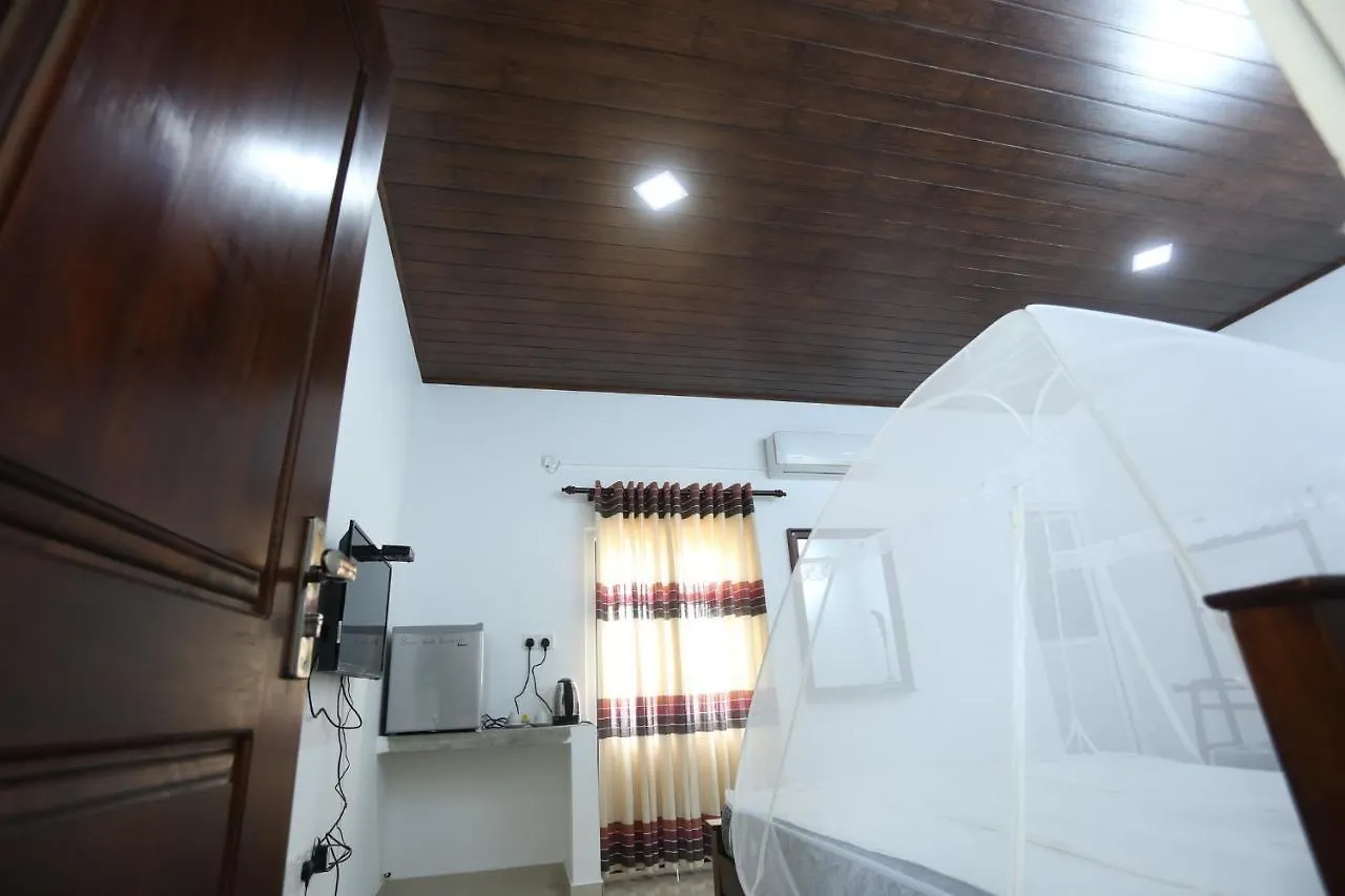 לינה וארוחת בוקר נגומבו Optimum Residencies סרי לנקה
